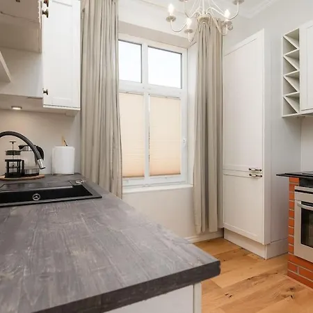 Apartment Light And Bright - *